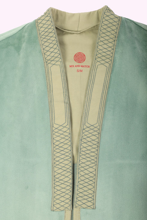 Embroidered short jacket with long sleeves