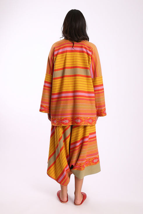 Free size jacket with one front pocket