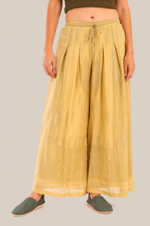 Wide leg pants with pleats
