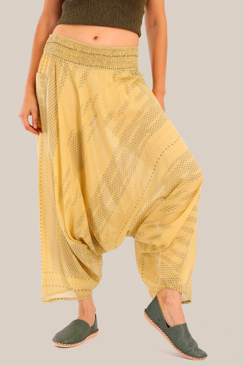 Harem pants with elastic waistline