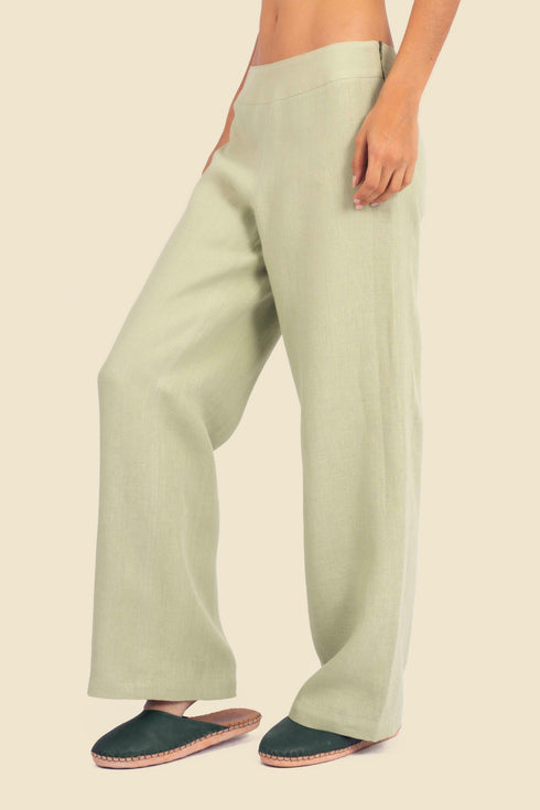 Wide leg pants in linen