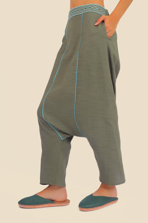 Harem pants in cotton with embroidered waistline