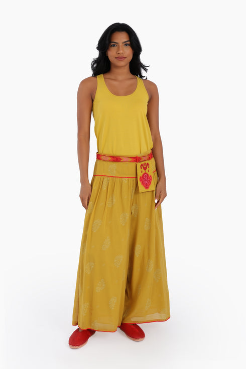 Super wide leg printed pants with contrast color piping