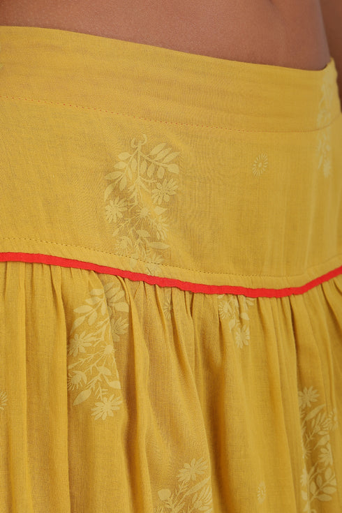 Super wide leg printed pants with contrast color piping