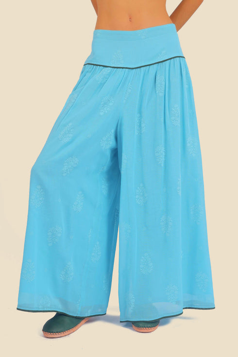 Super wide leg printed pants with contrast color piping