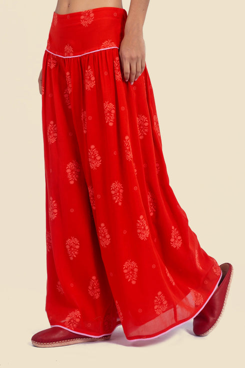 Super wide leg printed pants with contrast color piping