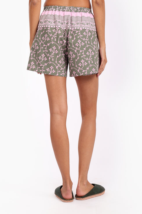 Shorts in printed cotton with front flaps