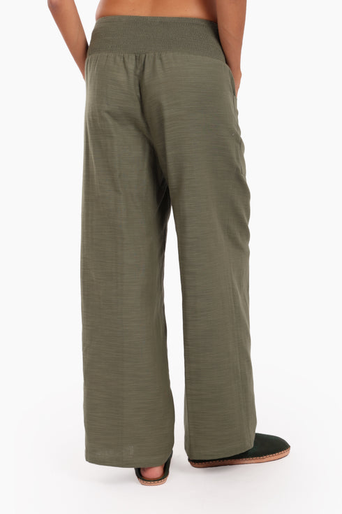 Wide leg pants in cotton with two front patch pockets