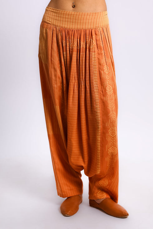Harem pants in printed Egyptian cotton voile with patch pocket