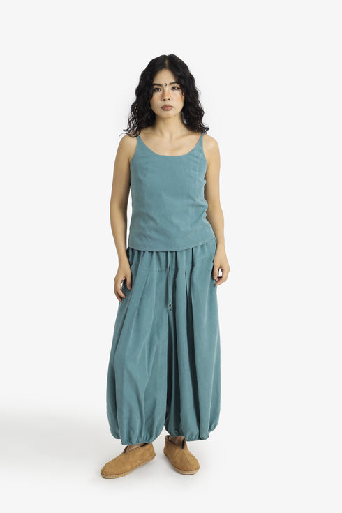 Balloon pants with pleats and drawstring waist
