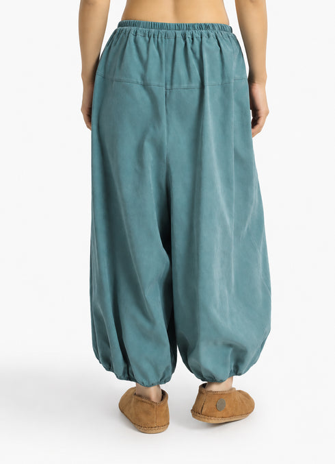 Balloon pants with pleats and drawstring waist