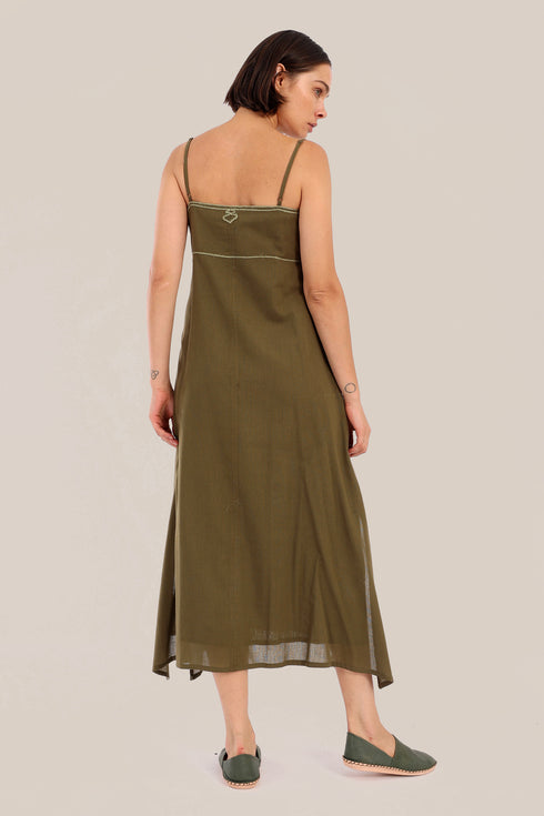 Embroidered long sleeveless dress with pockets