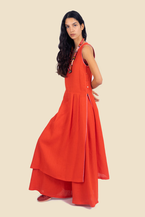 Sleeveless tunic dress in linen with contrasting color trims