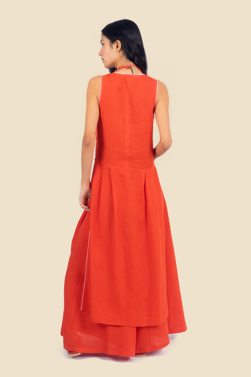 Sleeveless tunic dress in linen with contrasting color trims