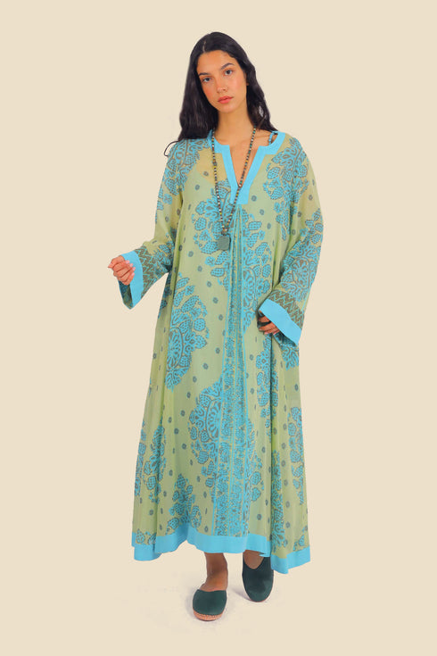 Long kaftan dress with round neckline with opening