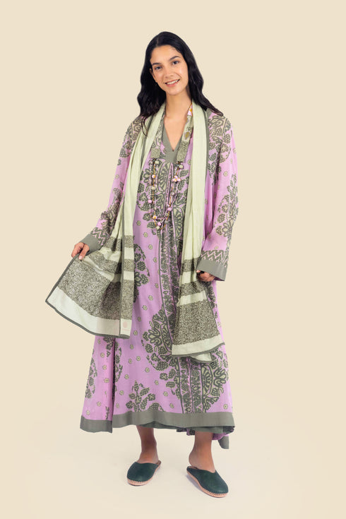 Long kaftan dress with round neckline with opening