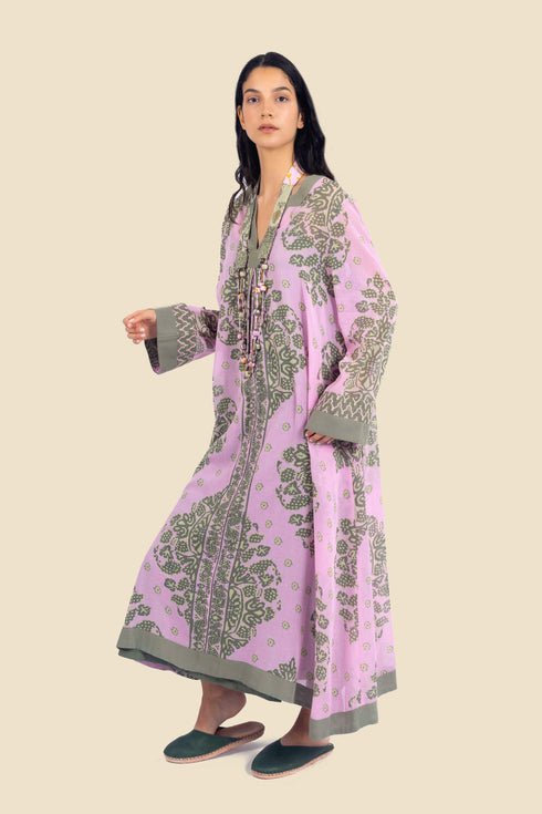 Long kaftan dress with round neckline with opening