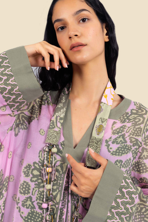 Long kaftan dress with round neckline with opening