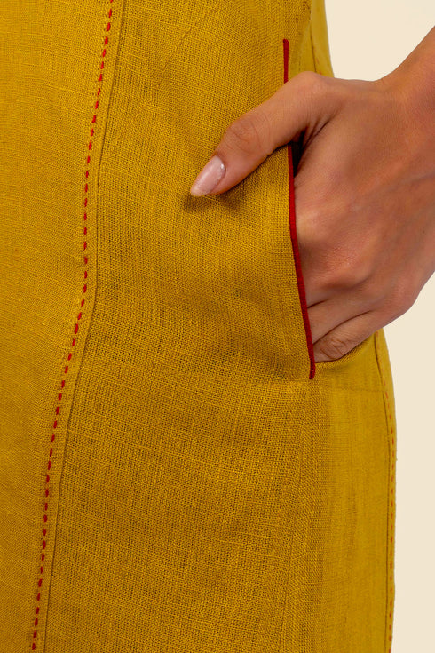 Sleeveless long dress in linen with v-neckline