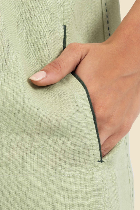 Sleeveless long dress in linen with v-neckline