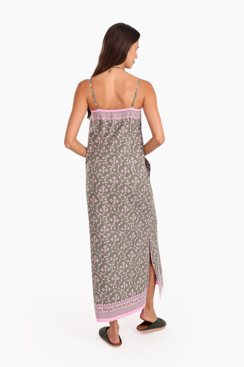 Long Sleeveless printed dress with thin adjustable straps and pockets
