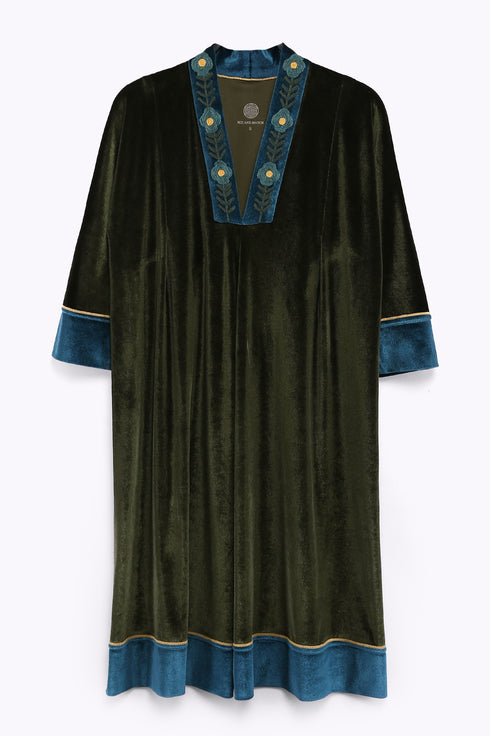 Short dress in velvet with contrast color details