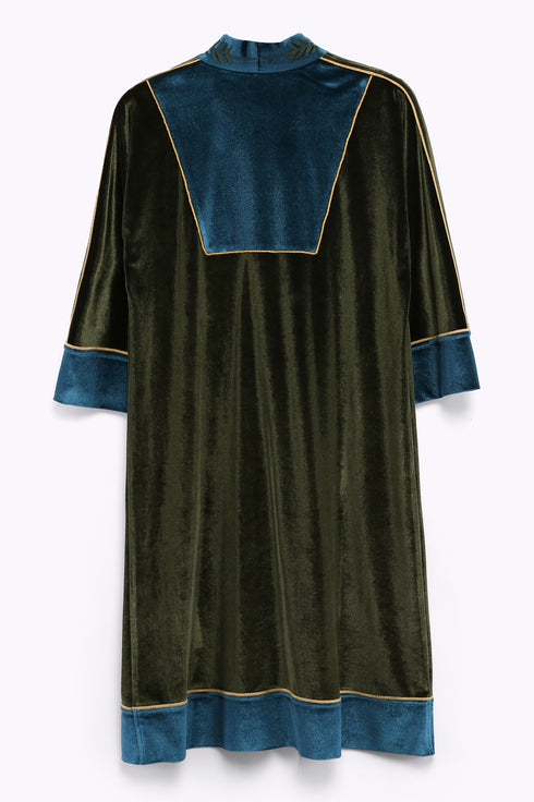 Short dress in velvet with contrast color details