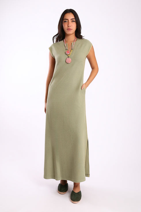 Long Sleeveless dress with side slits and pockets