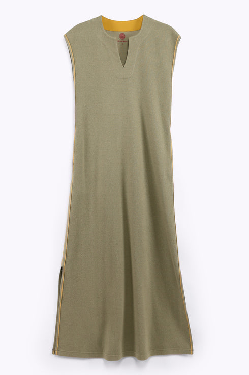 Long Sleeveless dress with side slits and pockets