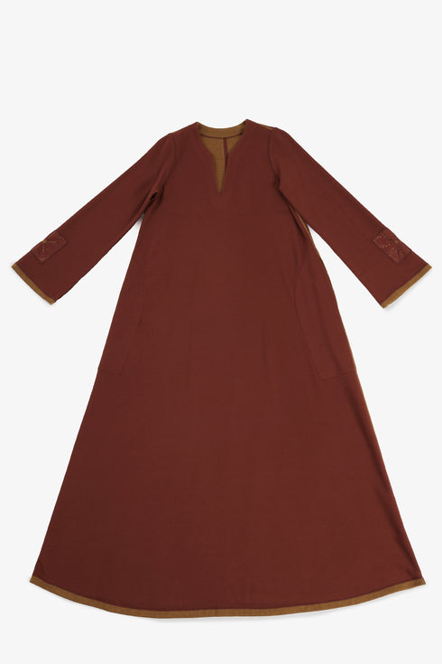 Reversible long-sleeve galabeya with V neckline