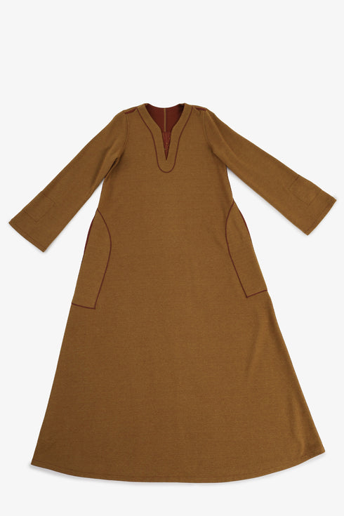 Reversible long-sleeve galabeya with V neckline