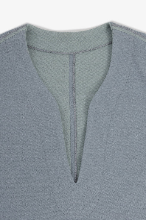 Reversible long-sleeve galabeya with V neckline