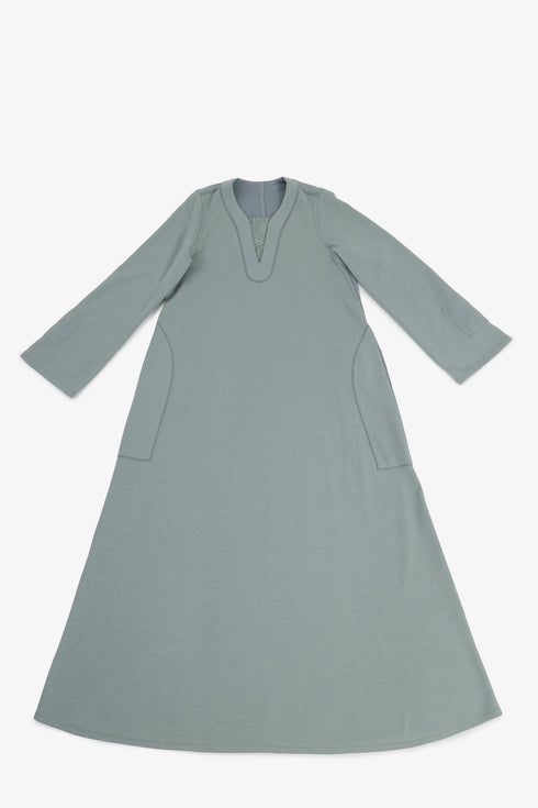 Reversible long-sleeve galabeya with V neckline
