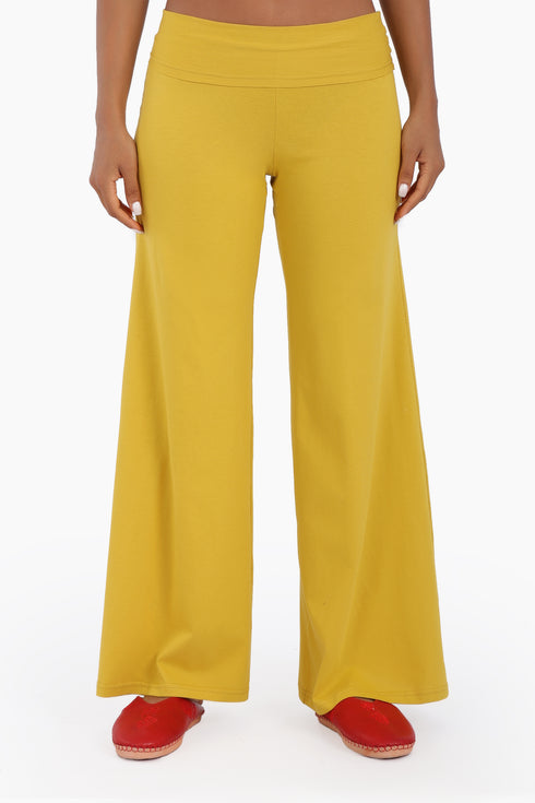 Pants in cotton jersey with wide leg at the bottom.