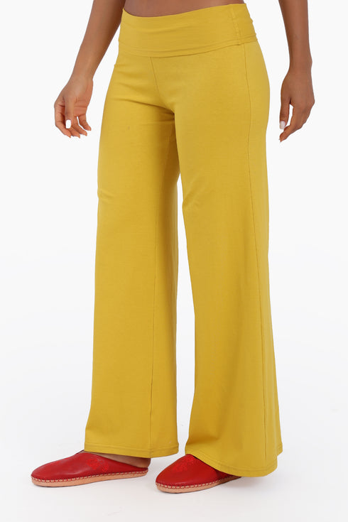 Pants in cotton jersey with wide leg at the bottom.