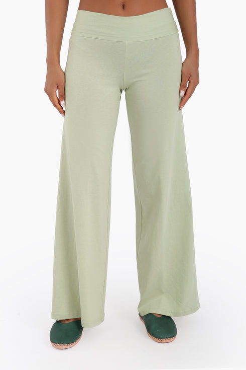 Pants in cotton jersey with wide leg at the bottom.