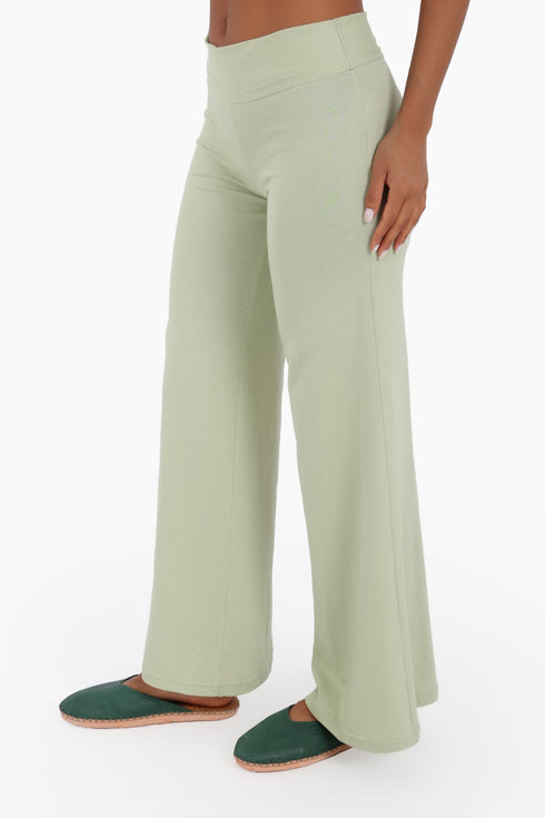 Pants in cotton jersey with wide leg at the bottom.