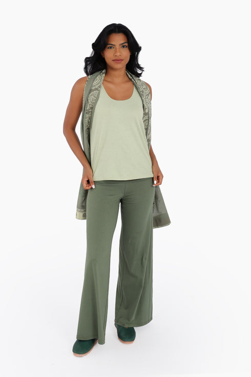 Pants in cotton jersey with wide leg at the bottom.