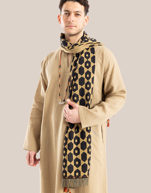 Shawl embroidered with metal sequins