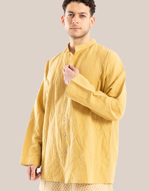 Shirt with decorative stitches and a high round collar