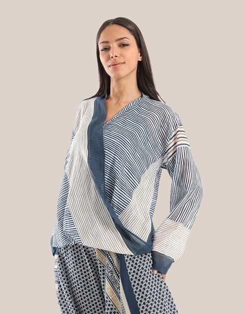 بلوزة ملفوفة ملفوفة مع ظهر أطول قليلاً من الأمام