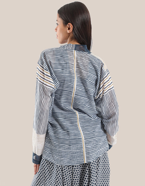 بلوزة ملفوفة ملفوفة مع ظهر أطول قليلاً من الأمام