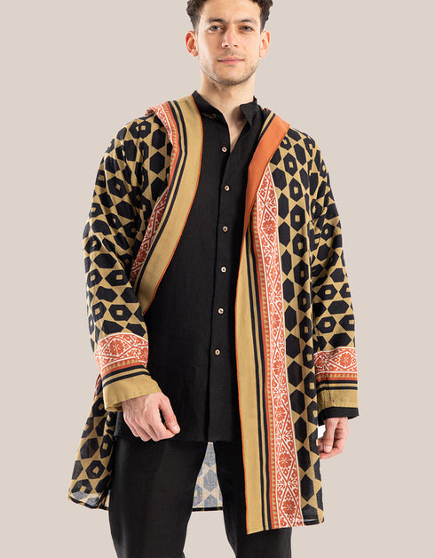 Hooded jacket with long sleeves