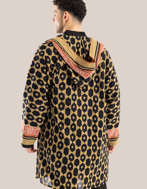 Hooded jacket with long sleeves