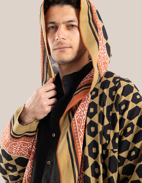 Hooded jacket with long sleeves