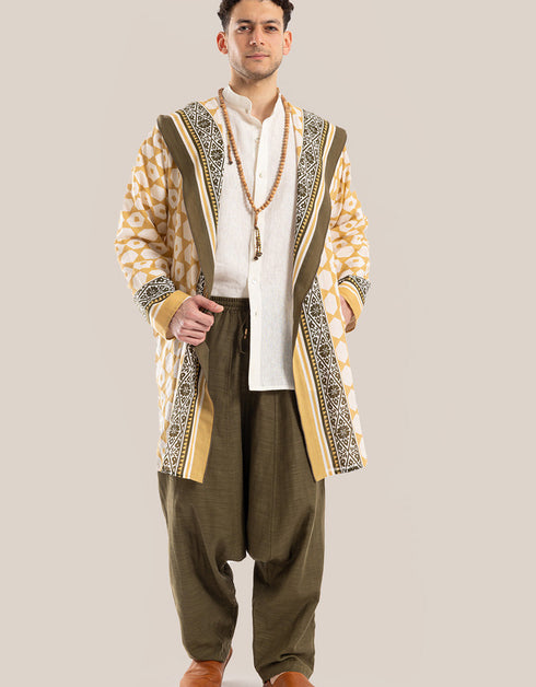 Hooded jacket with long sleeves