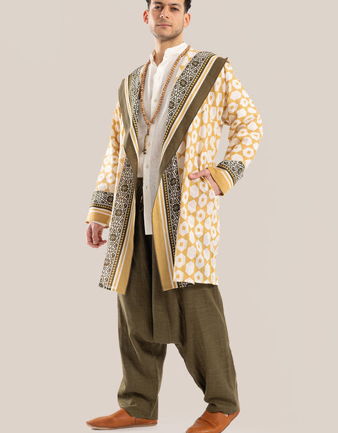 Hooded jacket with long sleeves