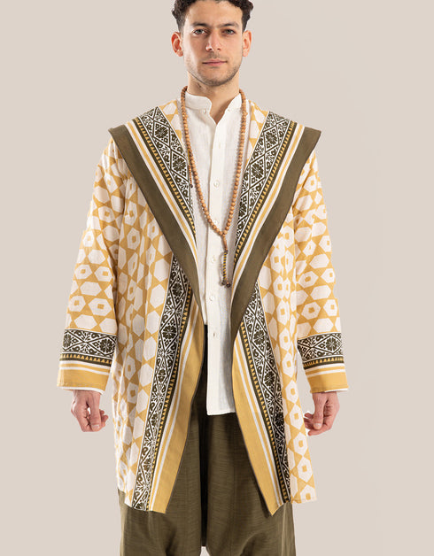 Hooded jacket with long sleeves