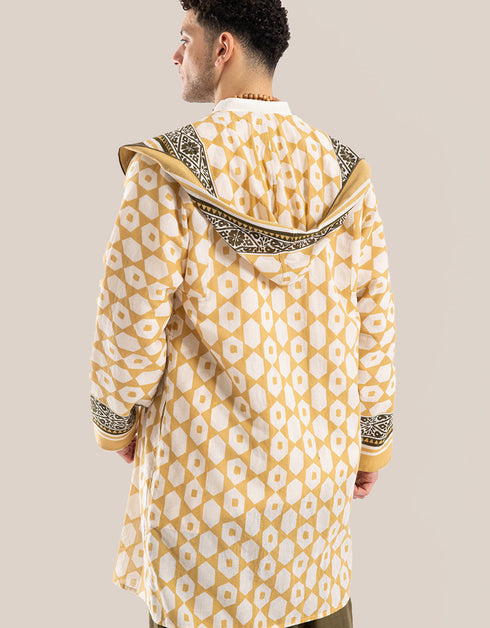 Hooded jacket with long sleeves