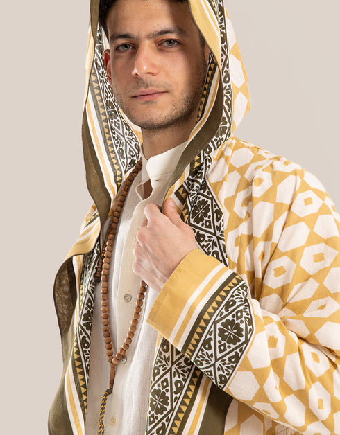 Hooded jacket with long sleeves